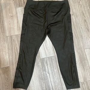 Simply Vera Vera Wang olive green leggings